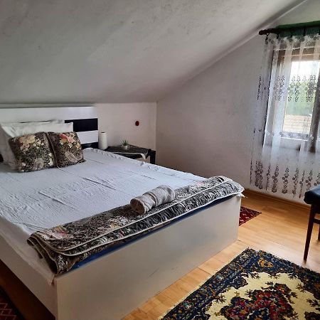 Guesthouse Sobi-Rooms Gradsko מראה חיצוני תמונה