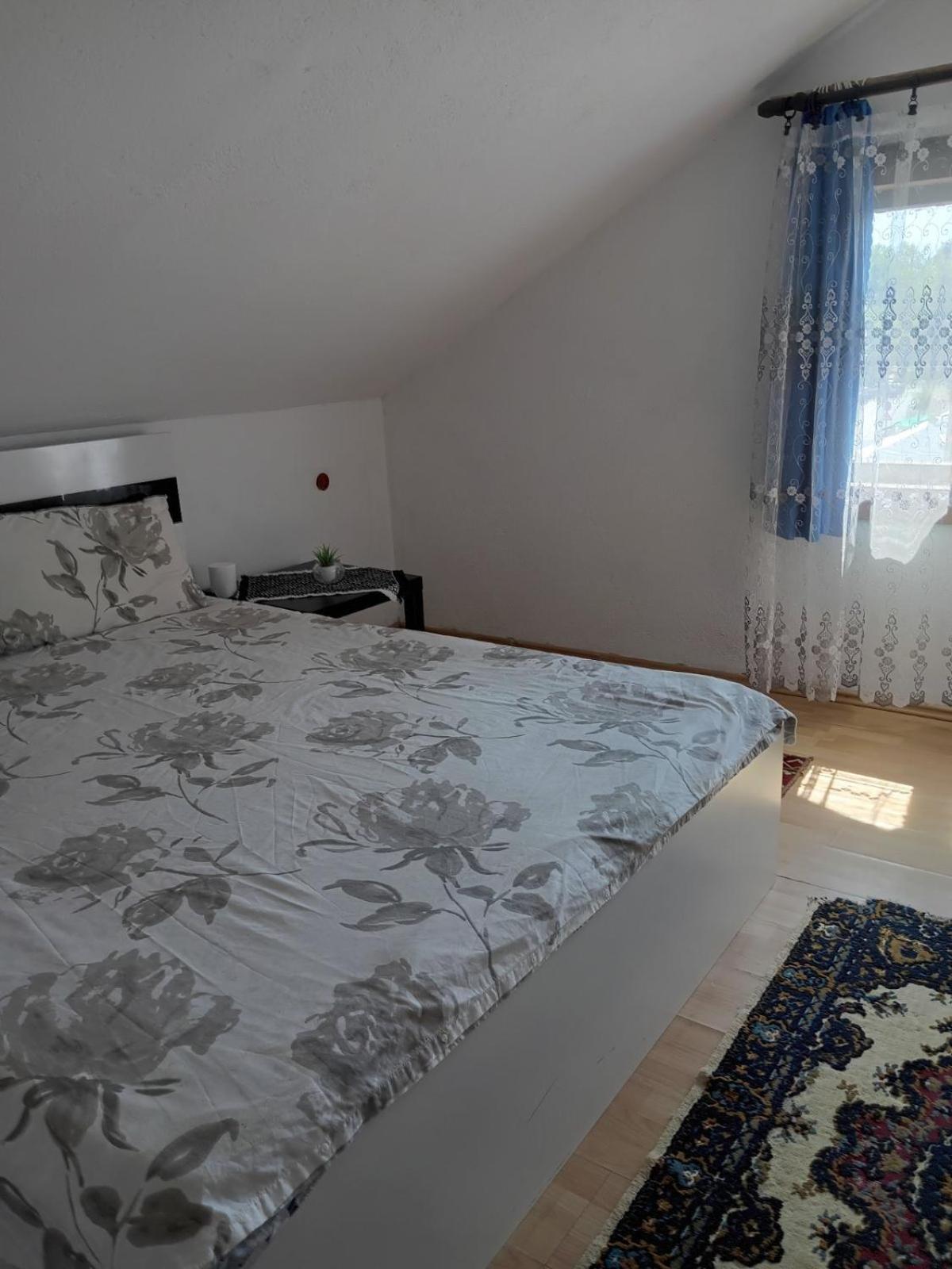 Guesthouse Sobi-Rooms Gradsko מראה חיצוני תמונה
