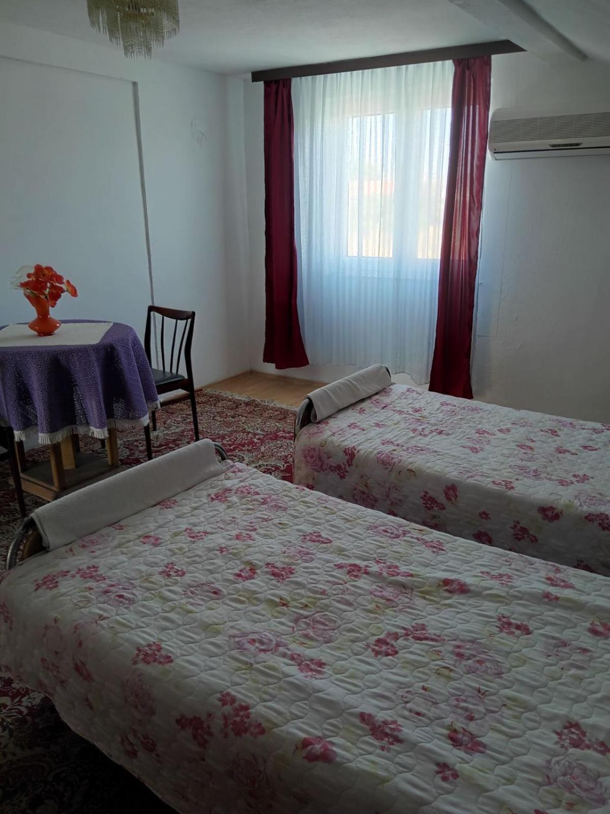 Guesthouse Sobi-Rooms Gradsko מראה חיצוני תמונה