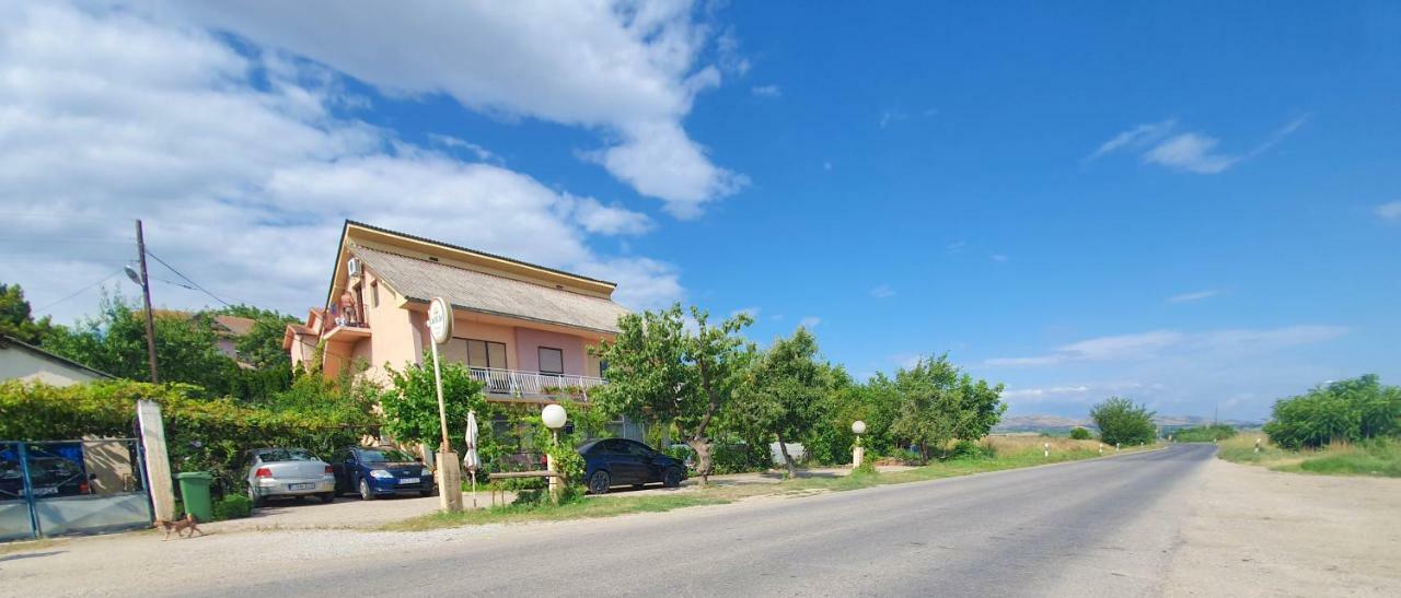 Guesthouse Sobi-Rooms Gradsko מראה חיצוני תמונה